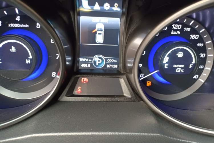 Used CHANGAN CS75 2015 1.8T Automatic All-Wheel Drive Elite Version China IV Standard Odometer Close Up