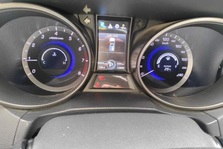 Used CHANGAN CS75 2015 1.8T Automatic 4x4 Prestige Model China V Emission Standard Odometer Close Up