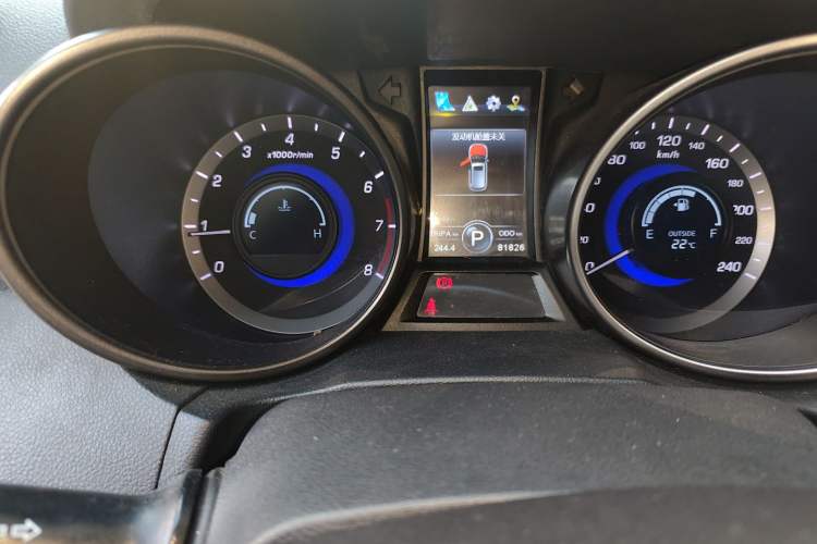 Used CHANGAN CS75 2015 1.8T Automatic 4x4 Prestige Model China V Emission Standard Odometer Close Up