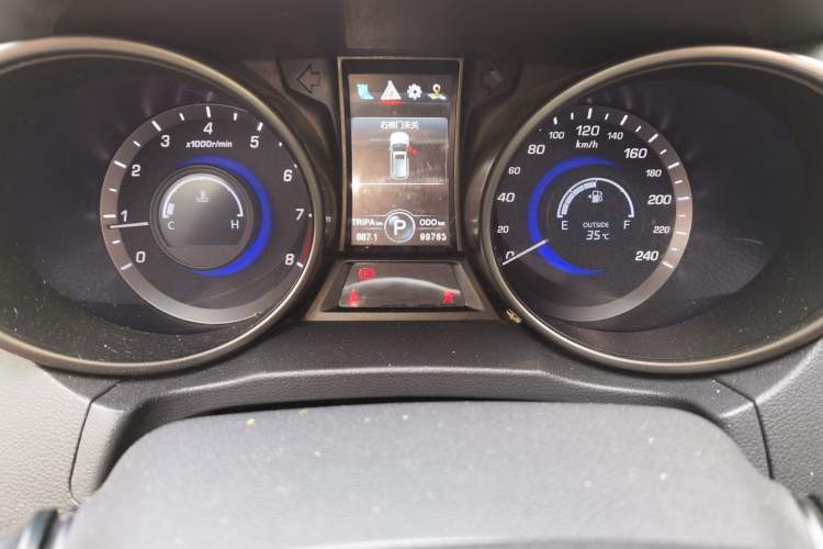 Used CHANGAN CS75 2015 1.8T Automatic All-Wheel Drive Elite Version China IV Standard Odometer Close Up