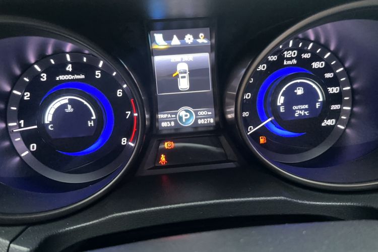 Used CHANGAN CS75 2015 1.8T Automatic All-Wheel Drive Elite Version China IV Standard Odometer Close Up