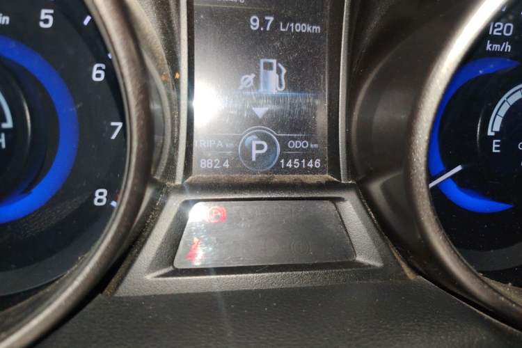 Used CHANGAN CS75 2015 1.8T Automatic 4x4 Elite Model China V Standard Odometer Close Up