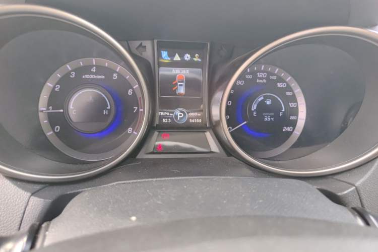 Used CHANGAN CS75 2015 1.8T Automatic All-Wheel Drive Elite Version China IV Standard Odometer Close Up
