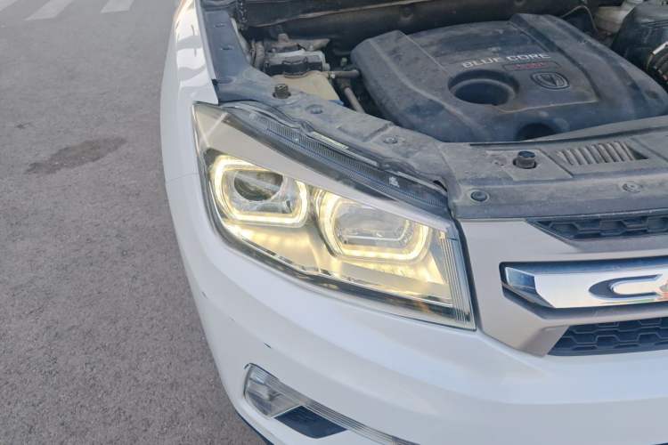 Used CHANGAN CS75 2015 1.8T Automatic 4x4 Prestige Model China V Emission Standard Right Front Headlight