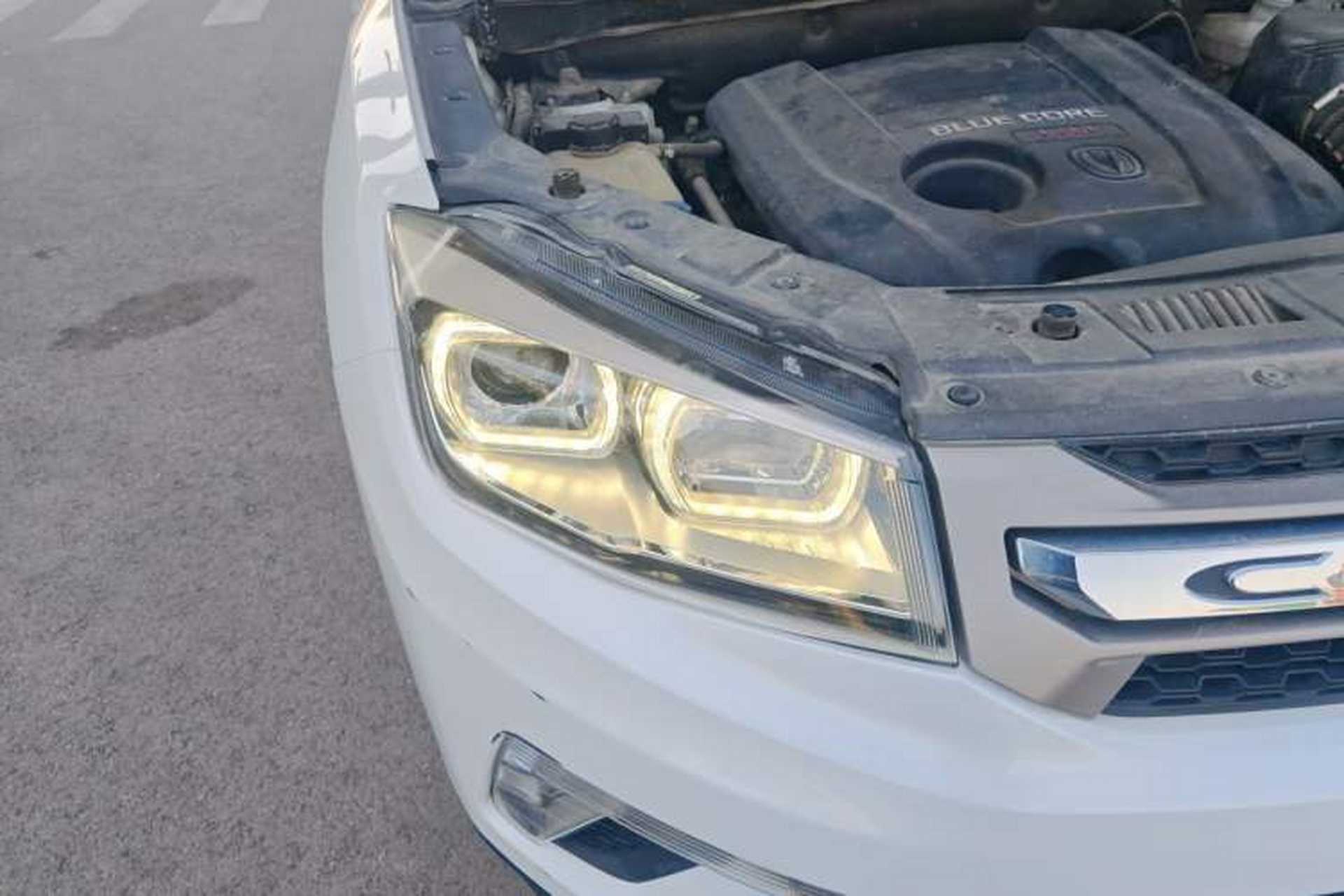 Used CHANGAN CS75 2015 1.8T Automatic 4x4 Prestige Model China V Emission Standard Right Front Headlight