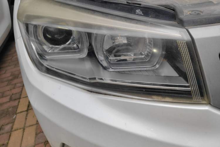 Used CHANGAN CS75 2015 1.8T Automatic 4x4 Prestige Model China V Emission Standard Right Front Headlight