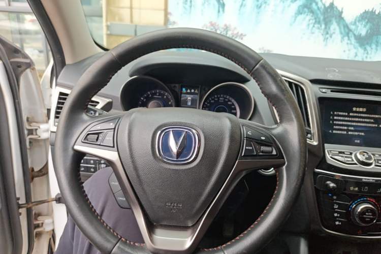 Used CHANGAN CS75 2015 1.8T Automatic All-Wheel Drive Elite Version China IV Standard Steering Wheel