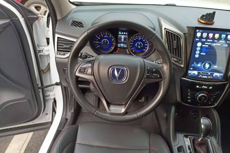 Used CHANGAN CS75 2015 1.8T Automatic All-Wheel Drive Elite Version China IV Standard Steering Wheel