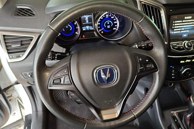 Used CHANGAN CS75 2015 1.8T Automatic All-Wheel Drive Elite Version China IV Standard Steering Wheel