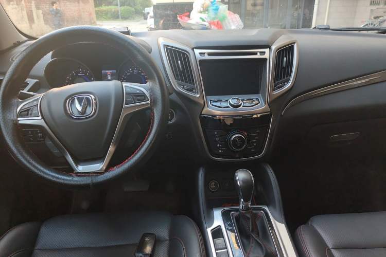 Used CHANGAN CS75 2015 1.8T Automatic 4x4 Prestige Model China V Emission Standard Steering Wheel
