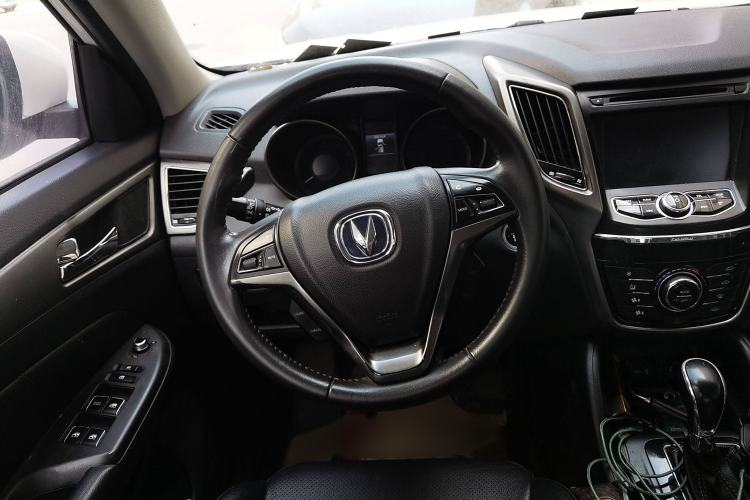 Used CHANGAN CS75 2015 1.8T Automatic All-Wheel Drive Elite Version China IV Standard Steering Wheel