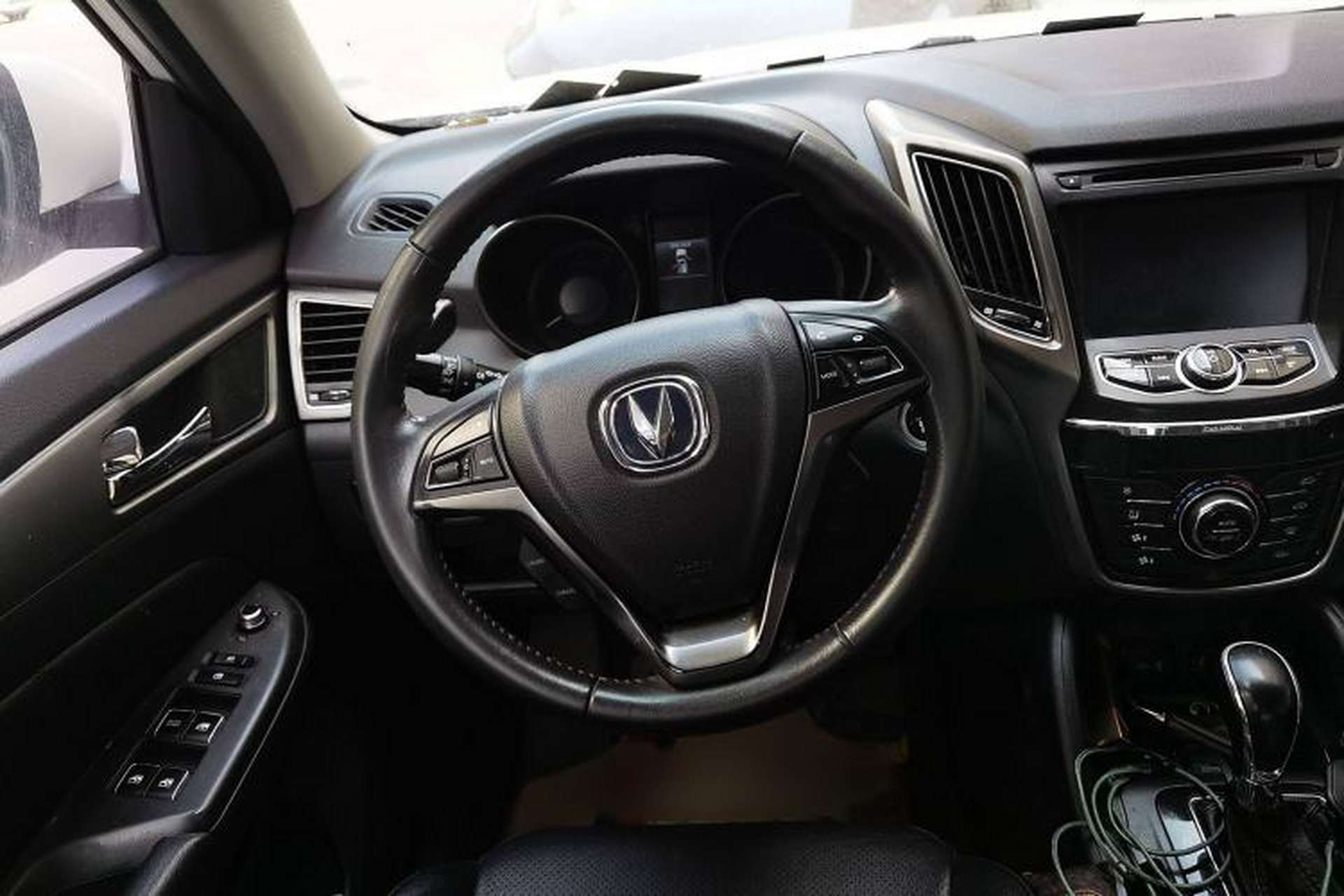 Used CHANGAN CS75 2015 1.8T Automatic All-Wheel Drive Elite Version China IV Standard Steering Wheel