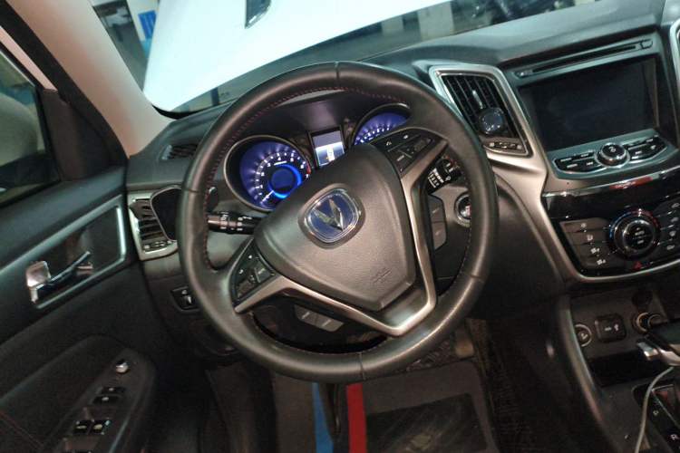 Used CHANGAN CS75 2015 1.8T Automatic 4x4 Prestige Model China V Emission Standard Steering Wheel