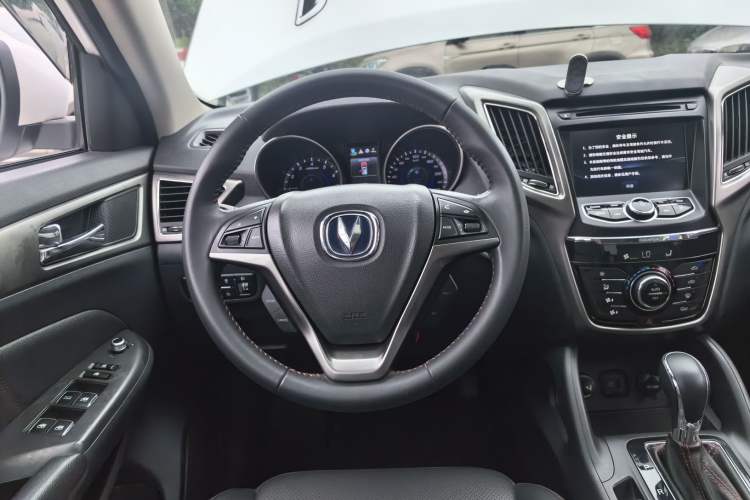 Used CHANGAN CS75 2015 1.8T Automatic All-Wheel Drive Elite Version China IV Standard Steering Wheel