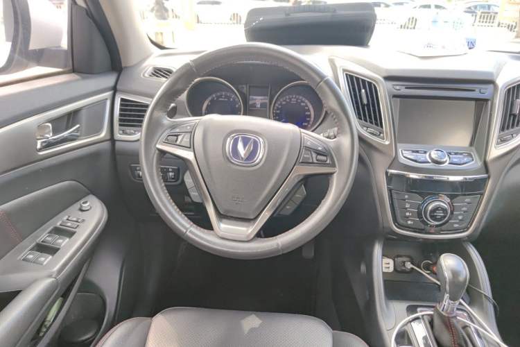 Used CHANGAN CS75 2015 1.8T Automatic All-Wheel Drive Elite Version China IV Standard Steering Wheel