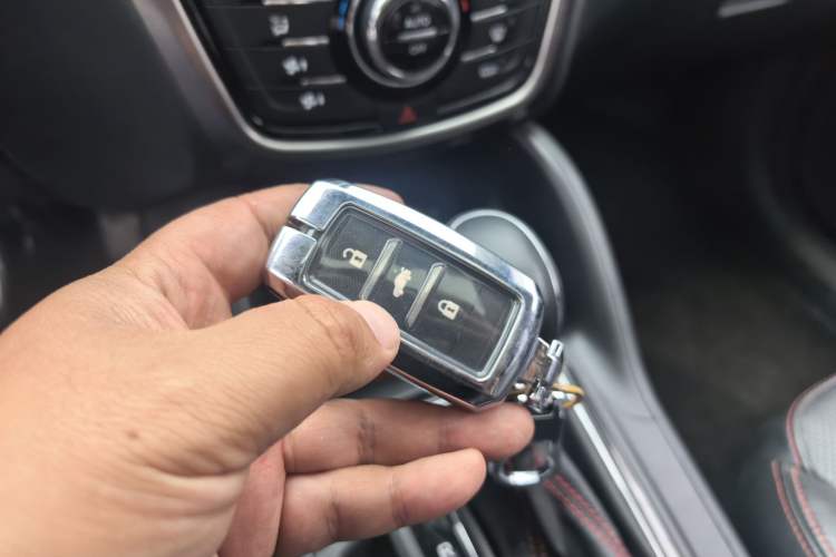 Used CHANGAN CS75 2015 1.8T Automatic All-Wheel Drive Elite Version China IV Standard Vehicle Key