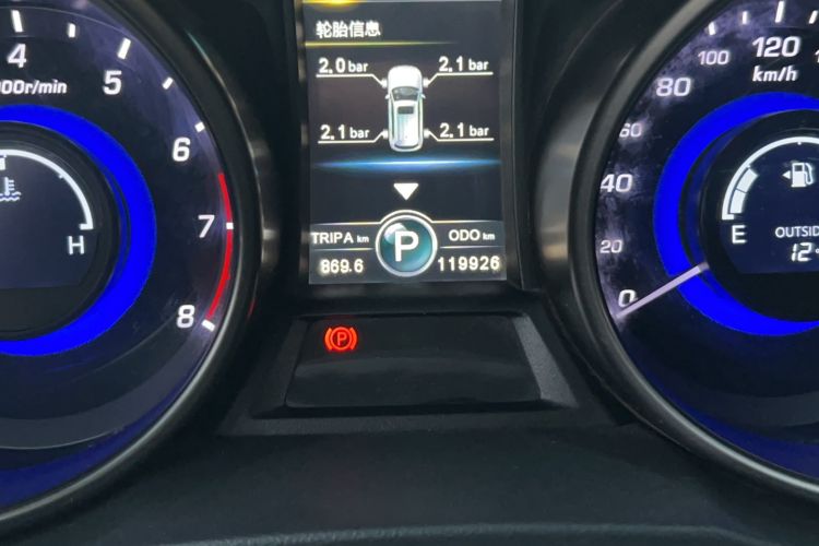 Used CHANGAN CS75 2015 1.8T Automatic All-Wheel Drive Elite Version China IV Standard Odometer Close Up