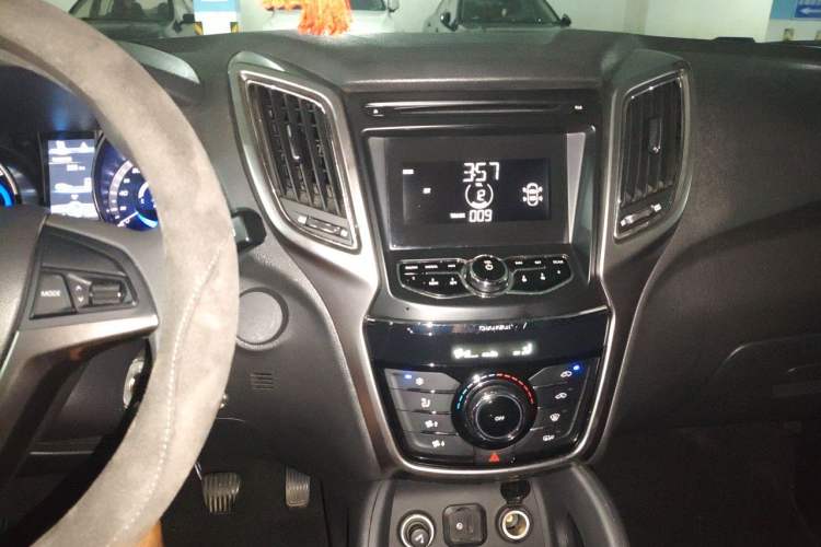Used CHANGAN CS75 2016 2.0L Manual Comfort Version China V Standard Audio And AC Panel