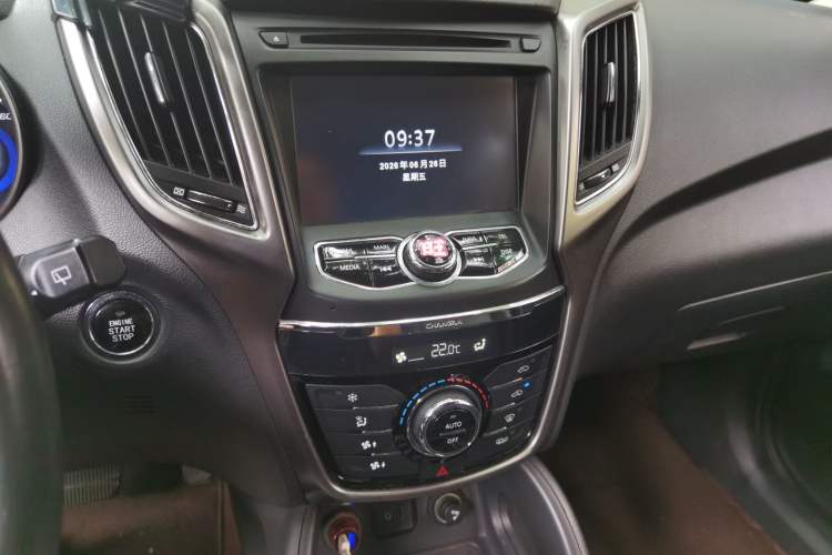 Used CHANGAN CS75 2016 1.8T Automatic Elite Model China V Standard Audio And AC Panel