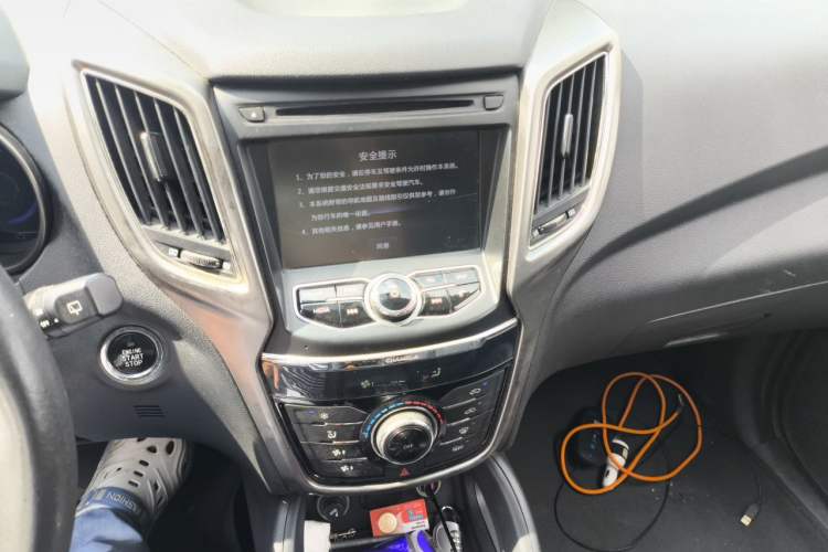 Used CHANGAN CS75 2016 2.0L Manual Luxury Version China V Standard Audio And AC Panel