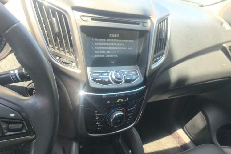 Used CHANGAN CS75 2016 2.0L Manual Leading Version China IV Standard Audio And AC Panel