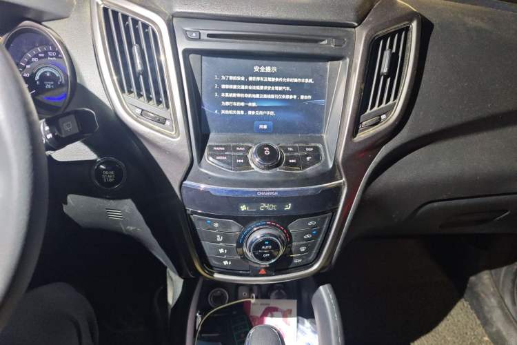 Used CHANGAN CS75 2016 1.8T Automatic Elite Model China V Standard Audio And AC Panel