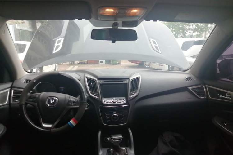 Used CHANGAN CS75 2016 1.8T Automatic Elite Model China V Standard Center Console