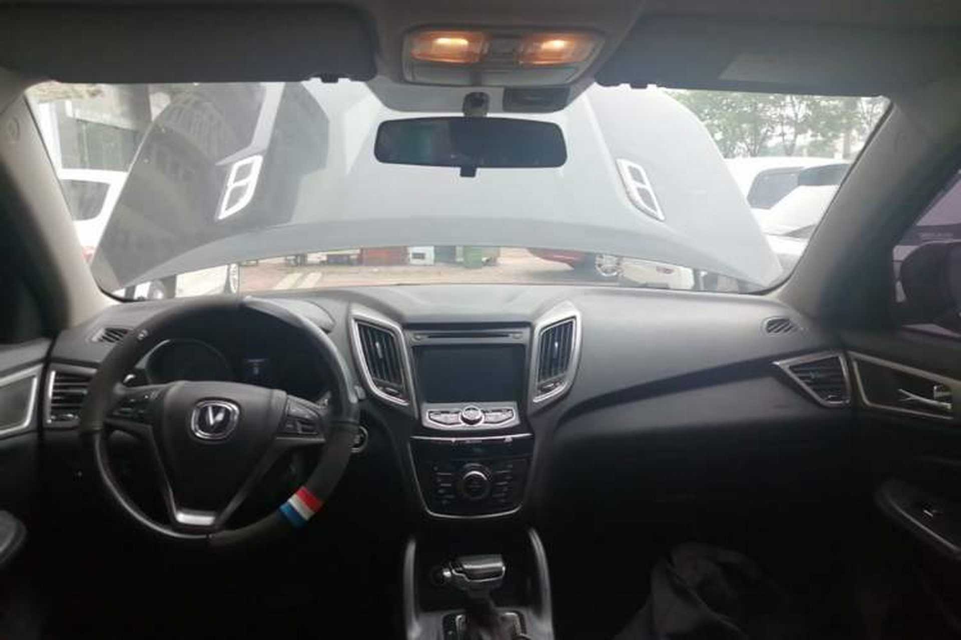 Used CHANGAN CS75 2016 1.8T Automatic Elite Model China V Standard Center Console