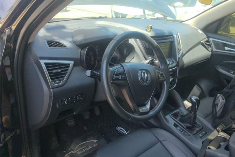 Used CHANGAN CS75 2016 2.0L Manual Leading Version China IV Standard Center Console