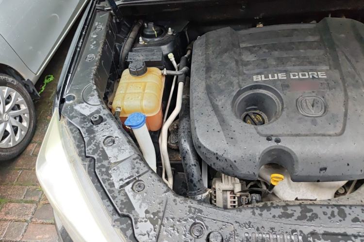 Used CHANGAN CS75 2016 1.8T Automatic Elite Model China V Standard Engine Bay Right