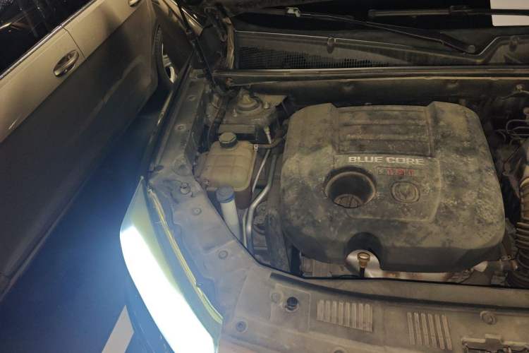 Used CHANGAN CS75 2016 1.8T Automatic Elite Model China V Standard Engine Bay Right