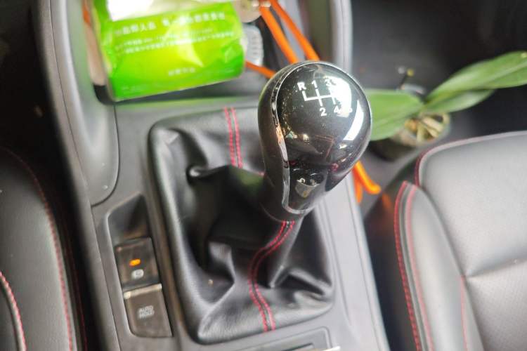Used CHANGAN CS75 2016 2.0L Manual Luxury Version China V Standard Gear Lever