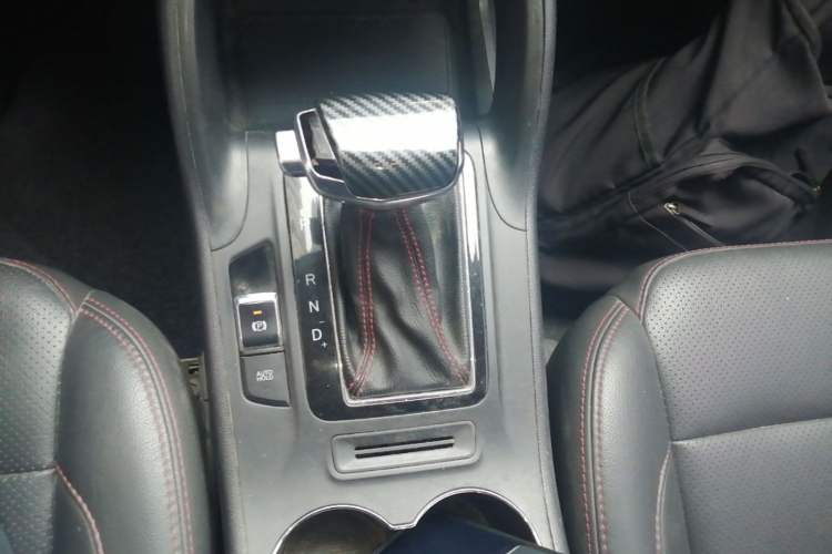 Used CHANGAN CS75 2016 1.8T Automatic Elite Model China V Standard Gear Lever