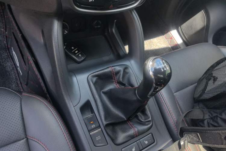 Used CHANGAN CS75 2016 2.0L Manual Leading Version China IV Standard Gear Lever