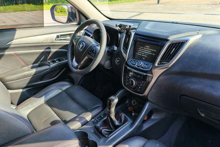 Used CHANGAN CS75 2016 2.0L Manual Luxury Version China V Standard Interior 4