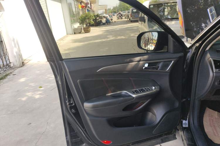 Used CHANGAN CS75 2016 1.8T Automatic Elite Model China V Standard Interior 4