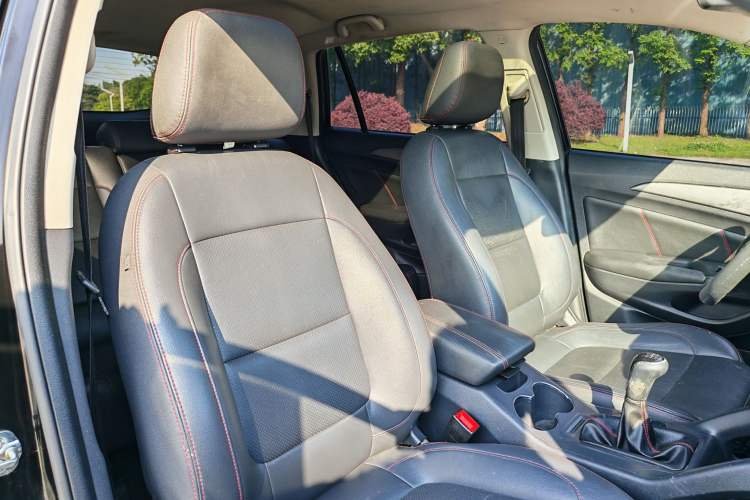 Used CHANGAN CS75 2016 2.0L Manual Luxury Version China V Standard Interior 6