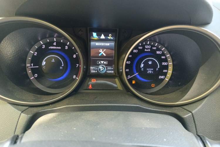 Used CHANGAN CS75 2016 1.8T Automatic Elite Model China V Standard Odometer Close Up