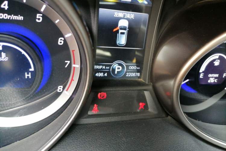 Used CHANGAN CS75 2016 1.8T Automatic Elite Model China V Standard Odometer Close Up
