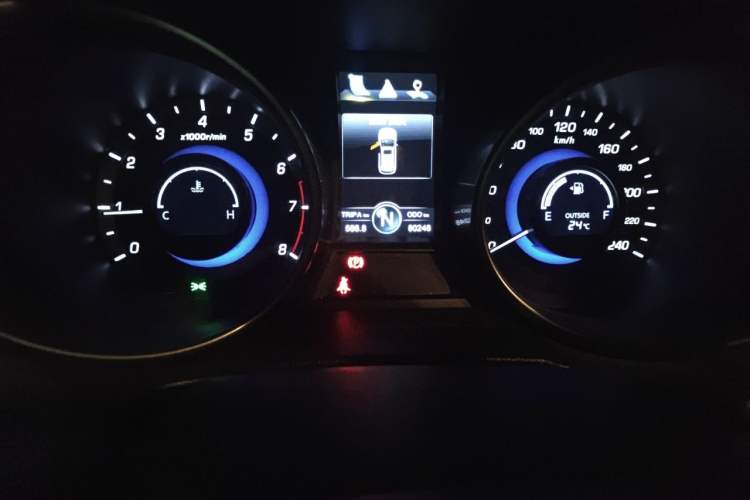 Used CHANGAN CS75 2016 1.8T Automatic Elite Model China IV Standard Odometer Close Up