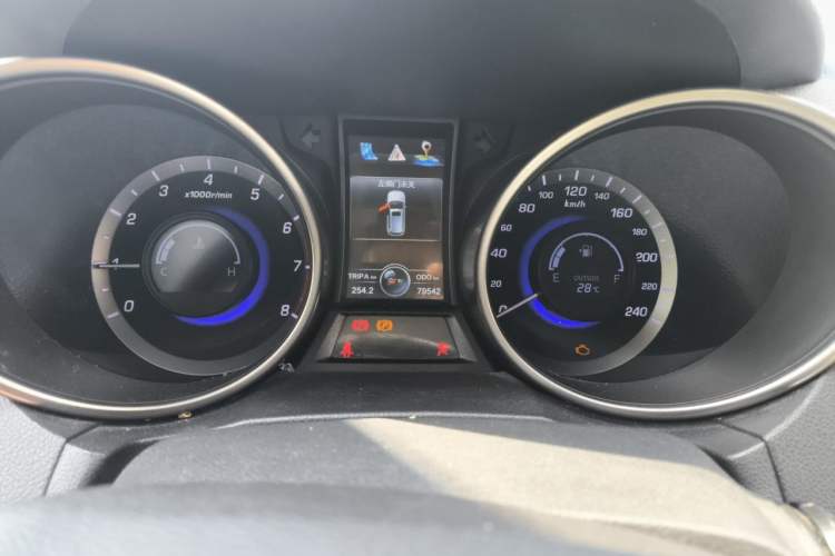 Used CHANGAN CS75 2016 2.0L Manual Luxury Version China V Standard Odometer Close Up