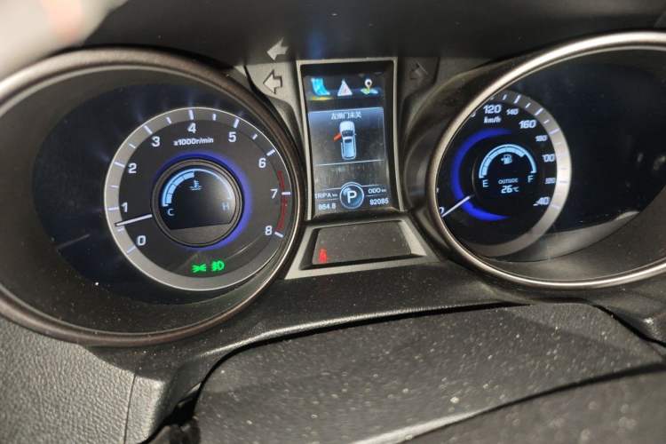 Used CHANGAN CS75 2016 1.8T Automatic Elite Model China V Standard Odometer Close Up