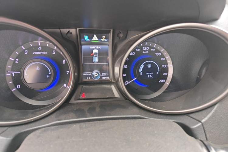 Used CHANGAN CS75 2016 1.8T Automatic Elite Model China V Standard Odometer Close Up