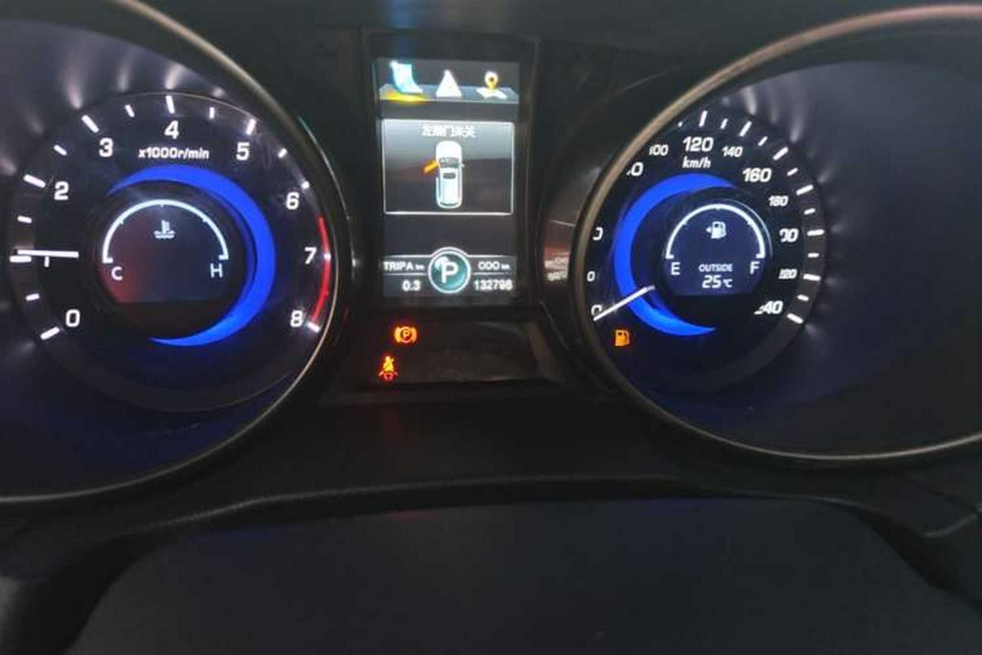 Used CHANGAN CS75 2016 1.8T Automatic Elite Model China V Standard Odometer Close Up