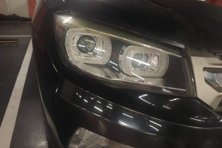 Used CHANGAN CS75 2016 1.8T Automatic Elite Model China V Standard Right Front Headlight