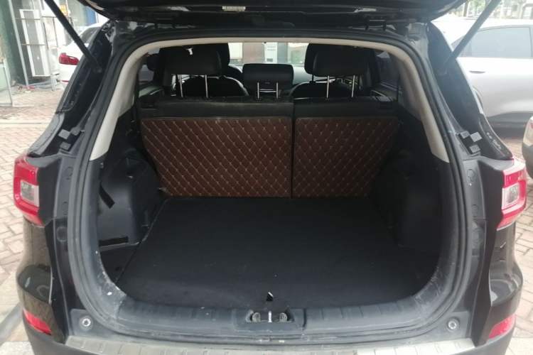 Used CHANGAN CS75 2016 1.8T Automatic Elite Model China V Standard Trunk