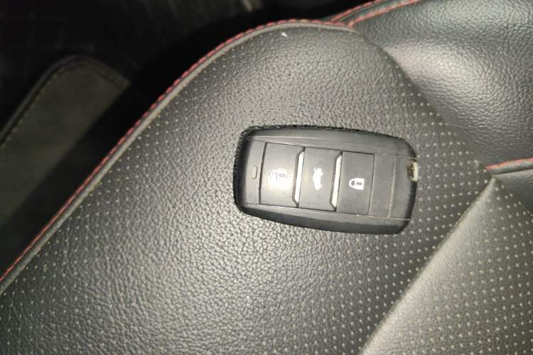 Used CHANGAN CS75 2016 2.0L Manual Luxury Version China V Standard Vehicle Key