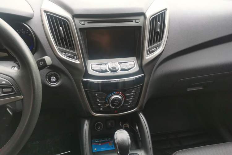 Used CHANGAN CS75 2016 1.8T Automatic Elite Model China IV Standard Audio And AC Panel