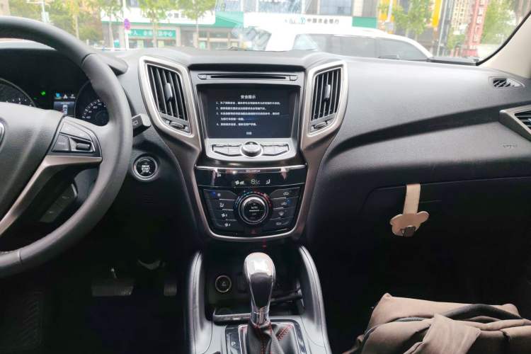 Used CHANGAN CS75 2016 1.8T Automatic Elite Model China IV Standard Audio And AC Panel