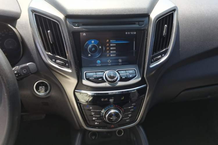 Used CHANGAN CS75 2016 1.8T Automatic Elite Model China V Standard Audio And AC Panel